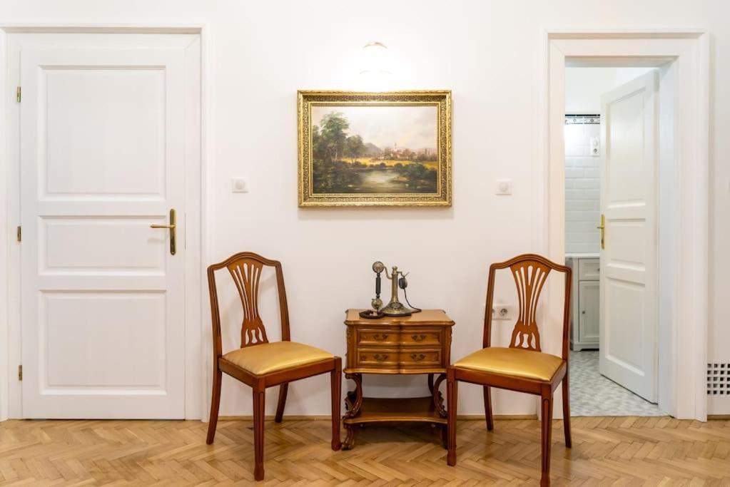 Kastely Apartman เอ็กเกอร์ ภายนอก รูปภาพ